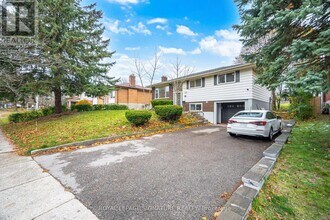 406 Tamarack Dr in Waterloo, ON - Building Photo - Building Photo