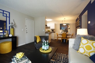 The Parke at Trinity Apartment Homes in Raleigh, NC - Foto de edificio - Building Photo