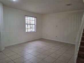 9320 W 33rd Ln in Hialeah, FL - Building Photo - Building Photo