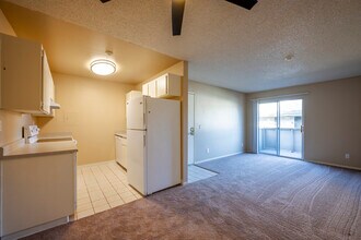 Park Club Apartments in Rohnert Park, CA - Building Photo - Interior Photo