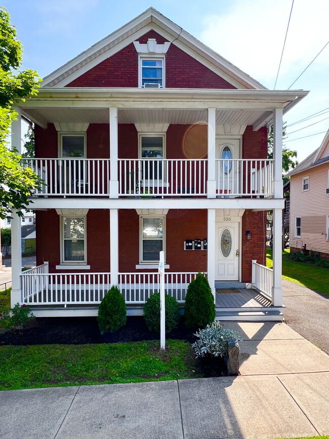 526 High St, Unit 1 in Middletown, CT - Building Photo - Building Photo