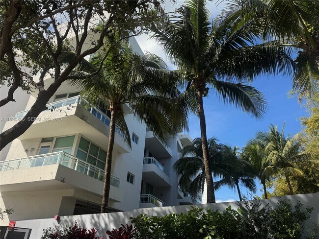 2020 Prairie Ave in Miami Beach, FL - Building Photo - Building Photo