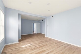 76 Grumman Ave in Newark, NJ - Building Photo - Building Photo