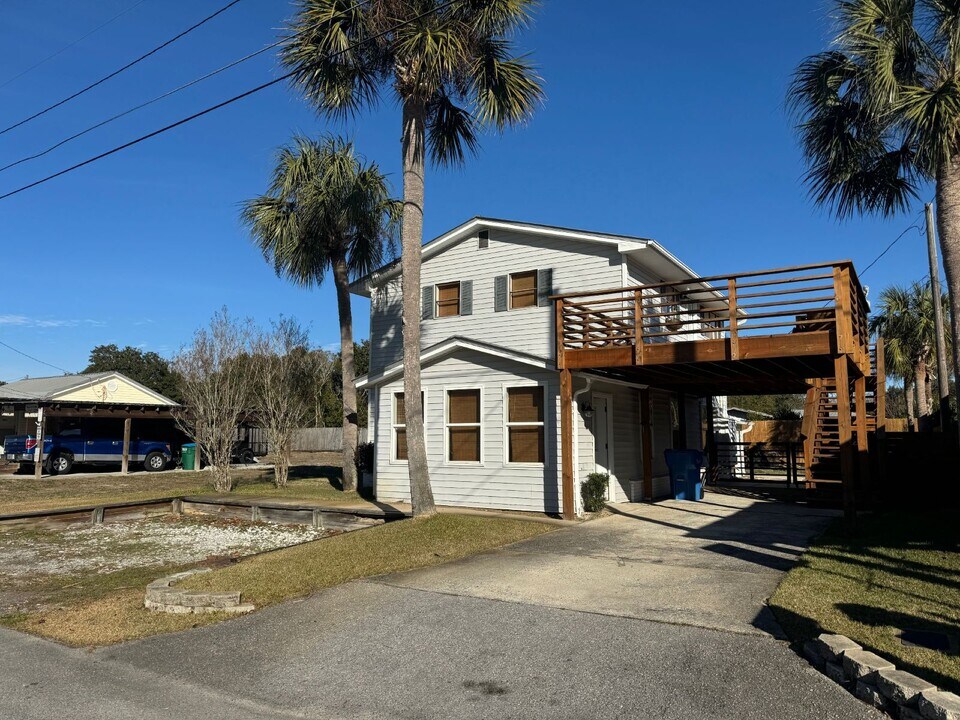 230 Christmas Tree Ln in Panama City Beach, FL - Building Photo