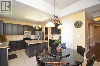 5193 Adobe Ct in Mississauga, ON - Building Photo - Building Photo