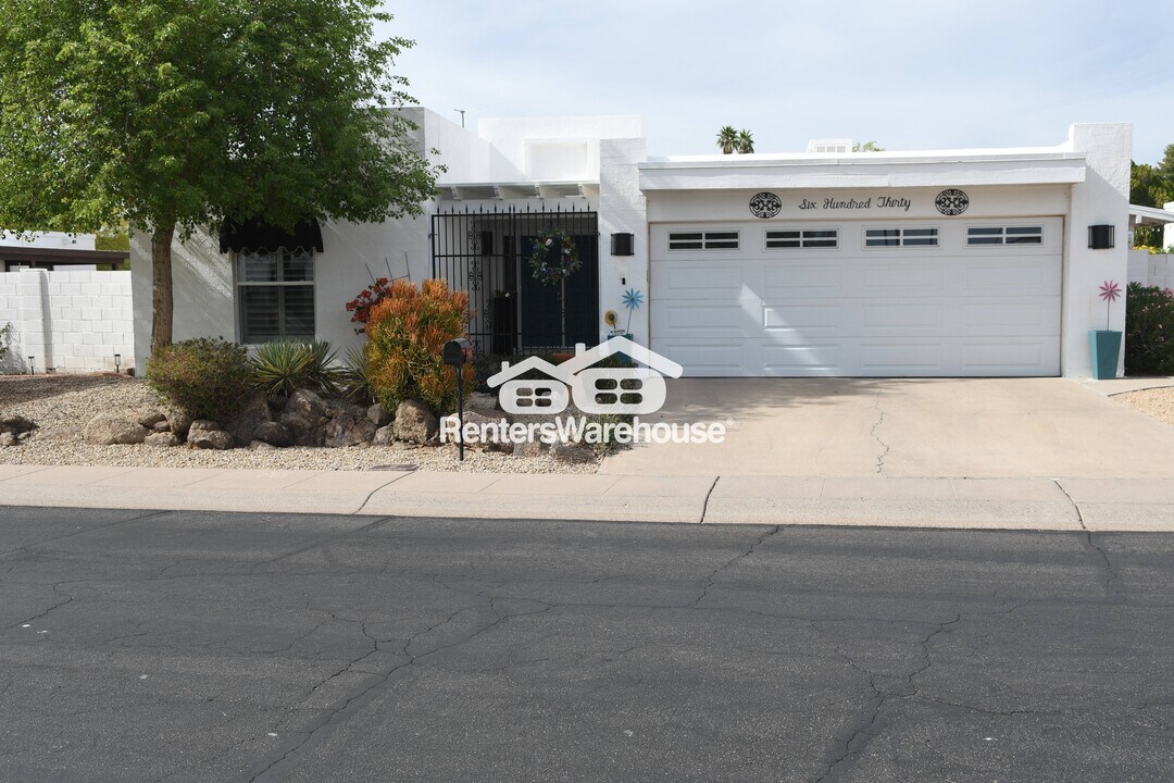 630 E Piping Rock Rd in Phoenix, AZ - Building Photo