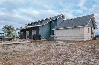 1820 W Cantu Rd in Del Rio, TX - Building Photo - Building Photo