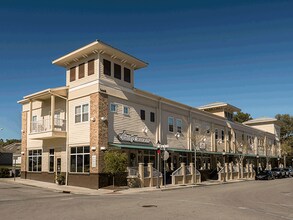 Tower 24 Apartments in Gainesville, FL - Foto de edificio - Building Photo