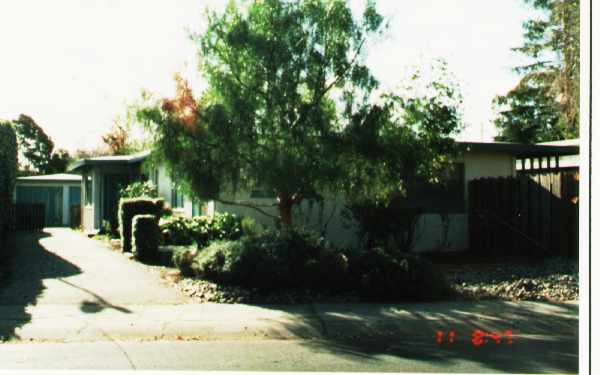 674-676 Bryson Ave in Palo Alto, CA - Foto de edificio - Building Photo