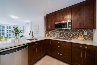 1665 Bay Rd in Miami Beach, FL - Building Photo - Building Photo