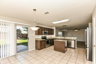 10728 Bluestone Rd in Fort Worth, TX - Building Photo - Building Photo