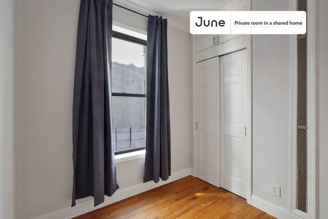 Private bedroom in 4 bed/1 bath Home in New York, NY - Building Photo - Building Photo