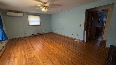 2 Lawndale St in Easthampton, MA - Building Photo - Building Photo