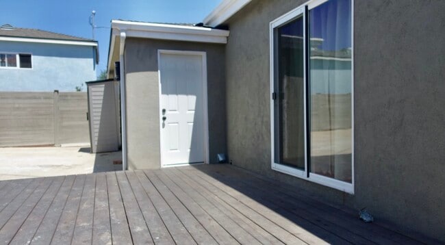 6470 W 84th Pl in Los Angeles, CA - Foto de edificio - Building Photo