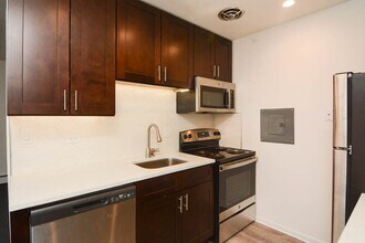 520 W Aldine Ave, Unit 703 in Chicago, IL - Foto de edificio - Building Photo