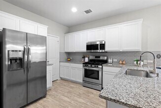 18426 Stevie Ray Dr in Round Rock, TX - Building Photo - Building Photo