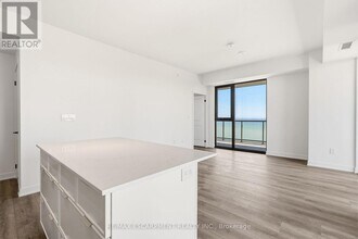 2075 Lakeshore Rd. in Burlington, ON - Building Photo - Building Photo