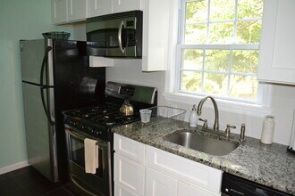 28 Wedgewood Dr in Verona, NJ - Building Photo - Building Photo
