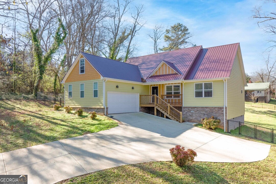 85 Vine St in Commerce, GA - Building Photo