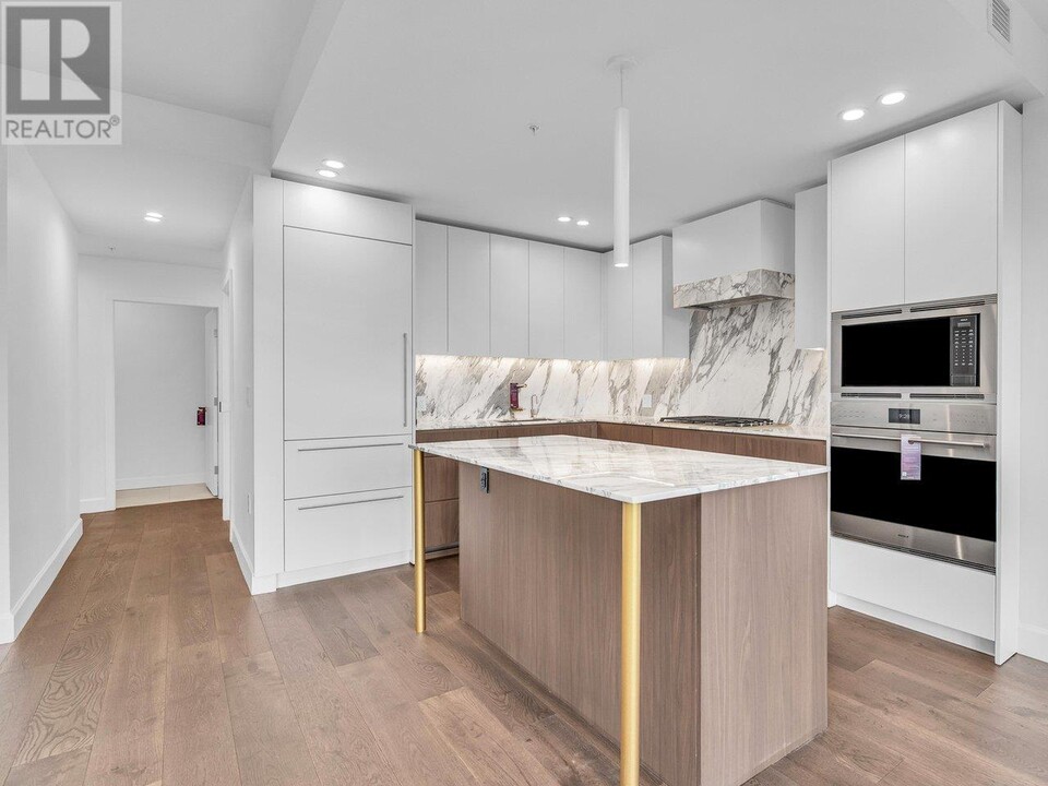 3668-3668 W 10th Ave in Vancouver, BC - Building Photo
