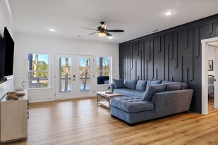 93 Snyder Dr in Townville, SC - Building Photo