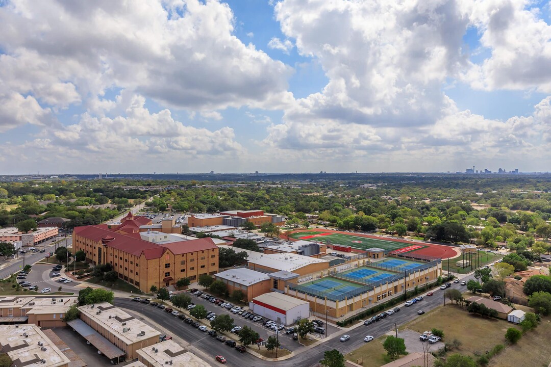 The Enclave at 1550 in San Antonio, TX - Building Photo