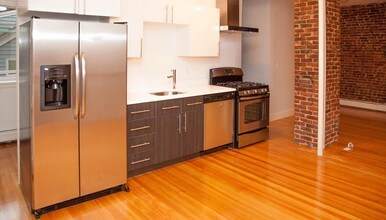 111 Webster Ave in Cambridge, MA - Foto de edificio - Interior Photo