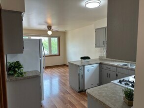 6857 N Overhill Ave in Chicago, IL - Building Photo - Building Photo