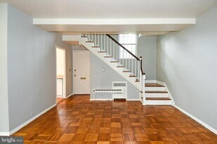 3132 Martha Custis Dr in Alexandria, VA - Building Photo