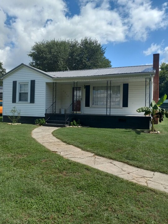 1314 Russell Ave in Jefferson City, TN - Building Photo