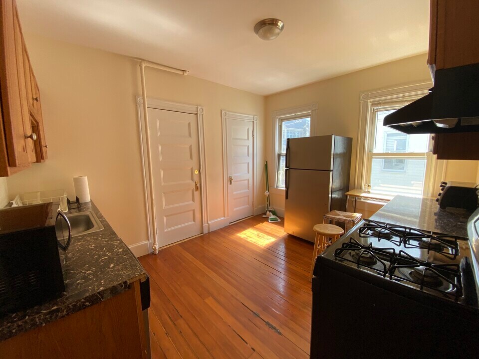 43 Teele Ave, Unit 2 in Somerville, MA - Foto de edificio