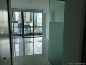 92 SW 3rd St, Unit 2210 in Miami, FL - Building Photo - Building Photo