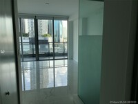 92 SW 3rd St, Unit 2210 in Miami, FL - Foto de edificio - Building Photo