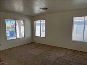 2842 Kensington St in Las Vegas, NV - Foto de edificio - Building Photo
