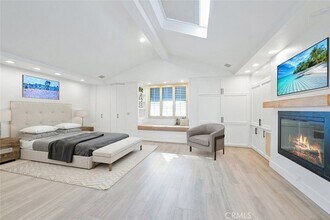 411 Goldenrod Ave in Newport Beach, CA - Foto de edificio - Building Photo