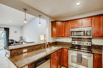 5055 Collwood Blvd in San Diego, CA - Foto de edificio - Building Photo