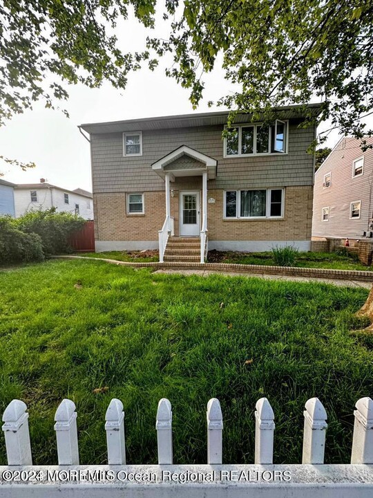 73 Maple Ave in Keansburg, NJ - Building Photo