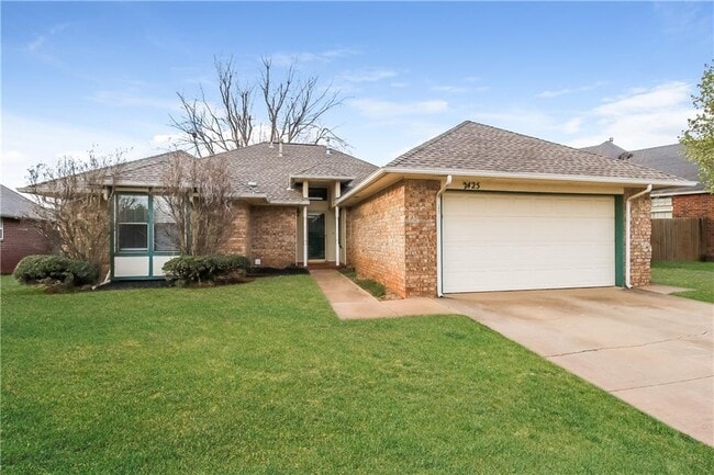2425 E Hills Dr in Moore, OK - Building Photo - Building Photo