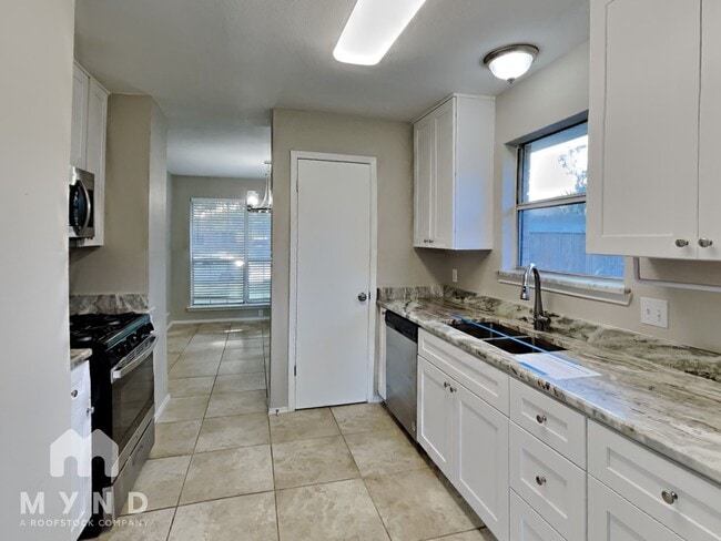 705 Stonebrooke Dr in Burleson, TX - Foto de edificio - Building Photo