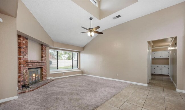 9200 Hoxie Ct in Bakersfield, CA - Building Photo - Building Photo