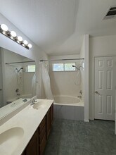 700 House Creek Dr in Leander, TX - Foto de edificio - Building Photo