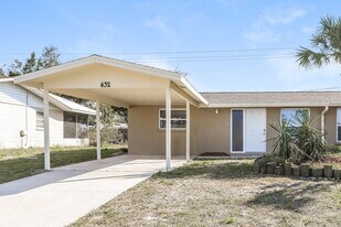 432 Briarwood Rd in Venice, FL - Building Photo