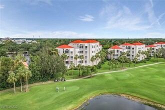 1540 Clermont Dr in Naples, FL - Foto de edificio - Building Photo