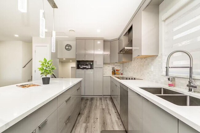 11553-11583 83 Ave in Delta, BC - Building Photo - Building Photo