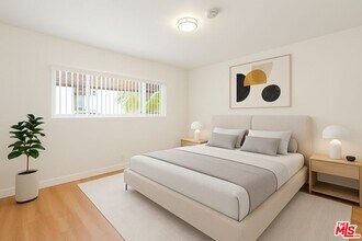 8440 Willoughby Ave in Los Angeles, CA - Foto de edificio - Building Photo