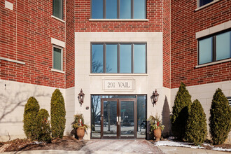 201 N Vail Ave in Arlington Heights, IL - Building Photo - Building Photo