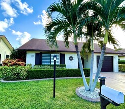 6100 Lakemont Cir in Greenacres, FL - Building Photo - Building Photo