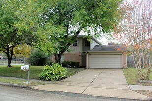 5614 Country Green St in League City, TX - Building Photo
