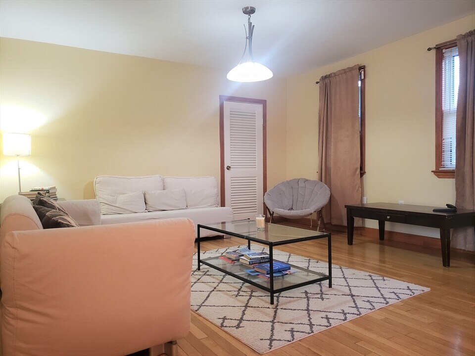 50 Temple St in Somerville, MA - Foto de edificio