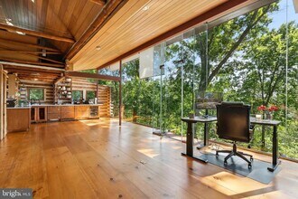 11540 Springridge Rd in Potomac, MD - Foto de edificio - Building Photo